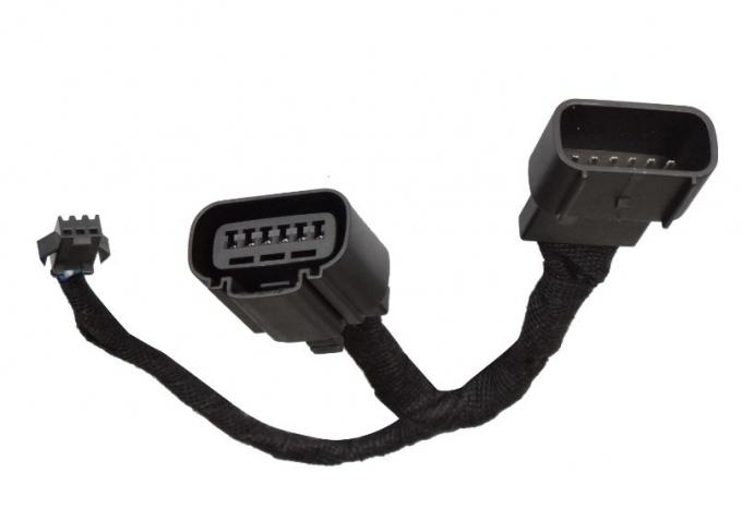 Les câbles USB enroulés en ressort de remorque sont équipés d'un harnais de câblage automobile sur mesure 3