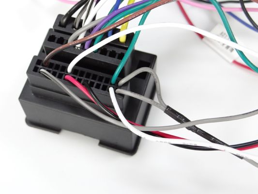 Assemblage de harnais électroniques pour véhicules automobiles