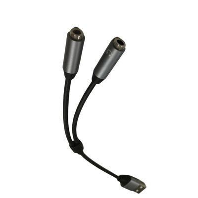 Le câble électronique d'un câble USB à deux 3.5mm adaptateur jack d'écouteur